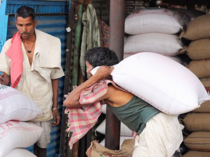 Congress Lok Sabha Poll Manifesto workers